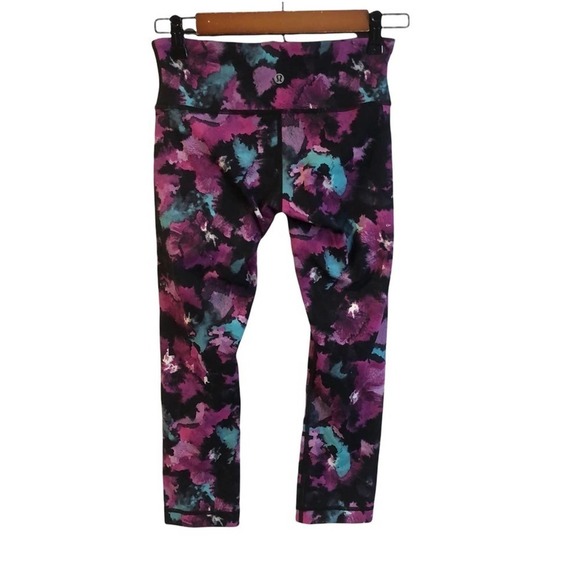 LULULEMON Wunder Under Crop III Midnight Bloom Black Deep Fuschia Size 4 EUC - Picture 5 of 8